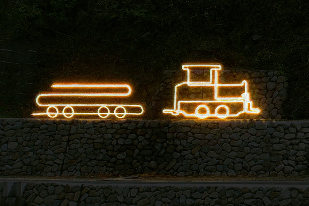 ゆずロード2020（夜の森林鉄道ラインネオン）の写真